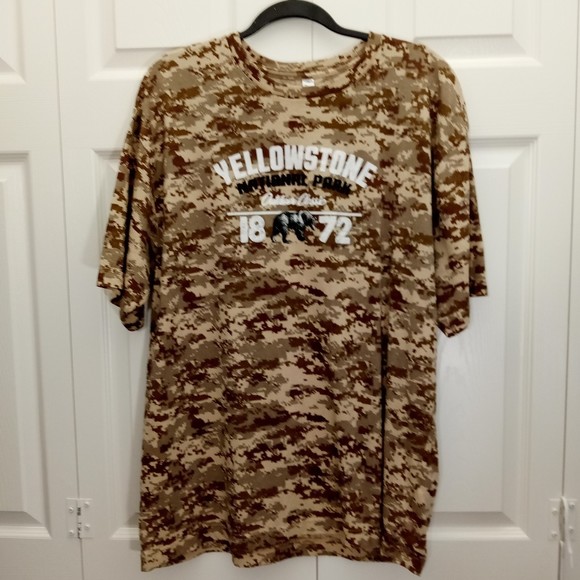 Yellowstone National Park Outdoor Class 1872 Camo Print Men's T Shirt in Size XL - Picture 1 of 7